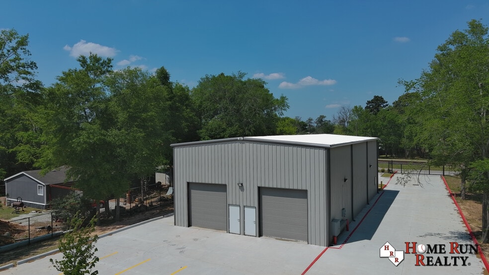 More Photos Of 837 Santa Fe St, Conroe Industrial For Lease
