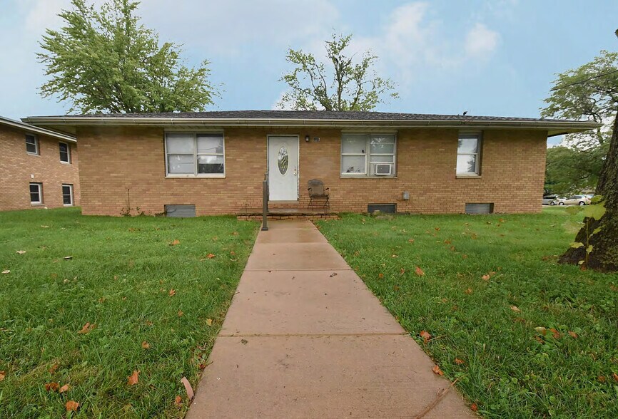 More Photos Of 517 E Monroe St, Metamora Multifamily For Sale