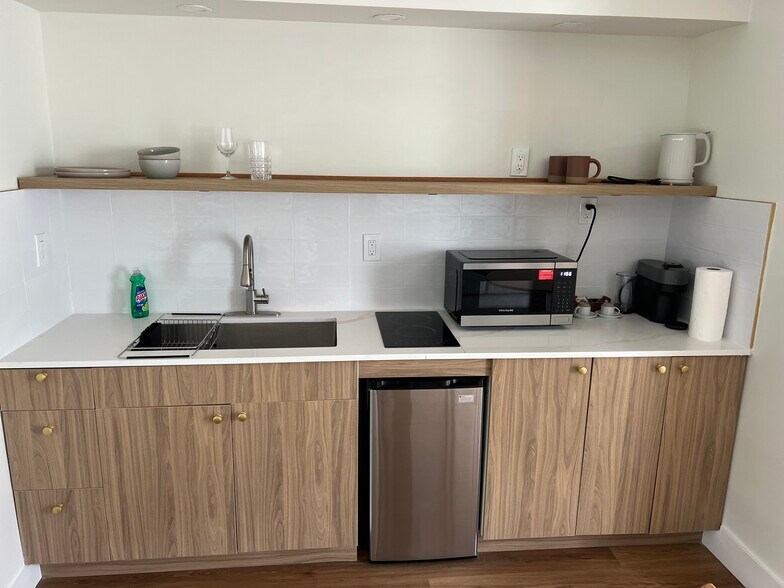 More Photos Of 327 Harding St, Hollywood Hotel For Sale