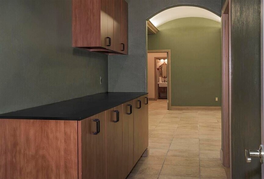 More Photos Of 1760 W Lakeview Rd, Stillwater Office For Sale