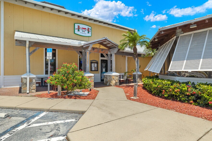More Photos Of 17650 San Carlos Blvd, Fort Myers Supermarket For Sale