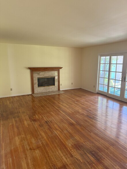 More Photos Of 10811 Amigo Ave, Porter Ranch Specialty For Sale