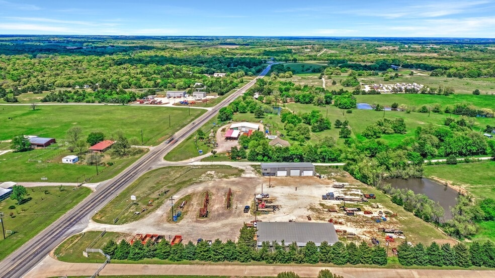 More Photos Of 23350 US Highway 377, Whitesboro Flex For Sale