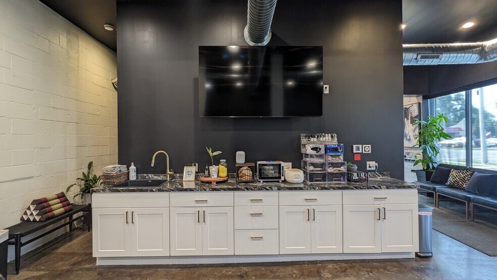 More Photos Of 1815 Eggert Rd, Buffalo Storefront For Lease