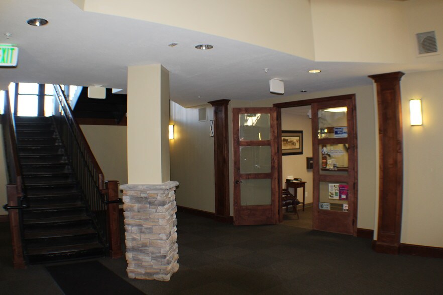 More Photos Of 2620 Commercial Way, Rock Springs Medical For Lease