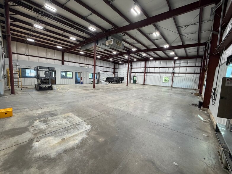 More Photos Of 3300 Commodity Ln, Green Bay Manufacturing For Lease