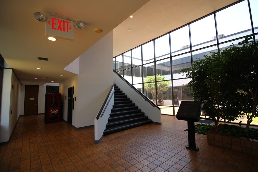 More Photos Of 7011 Harwin Dr, Houston Office For Sale