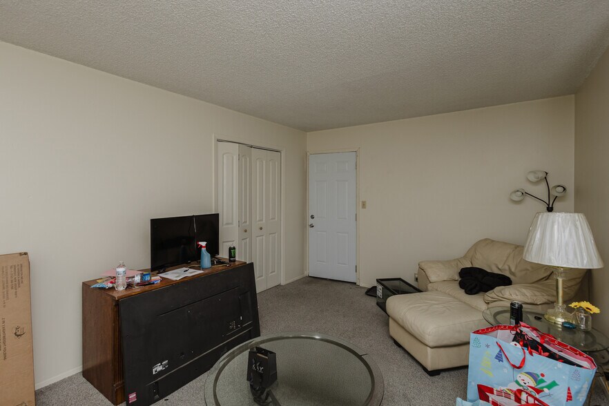 More Photos Of 401 E Avenue A, Hutchinson Apartments For Sale