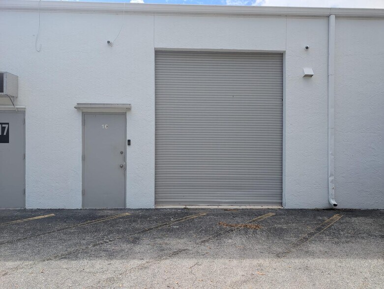 More Photos Of 3300 S Congress Ave, Boynton Beach Showroom For Lease