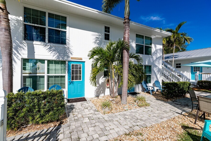 More Photos Of 2502 Tamarind Dr, Hutchinson Island Hotel For Sale