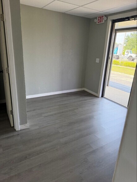 More Photos Of 703 Old Scenic Hwy, Lake Wales Self Storage For Lease