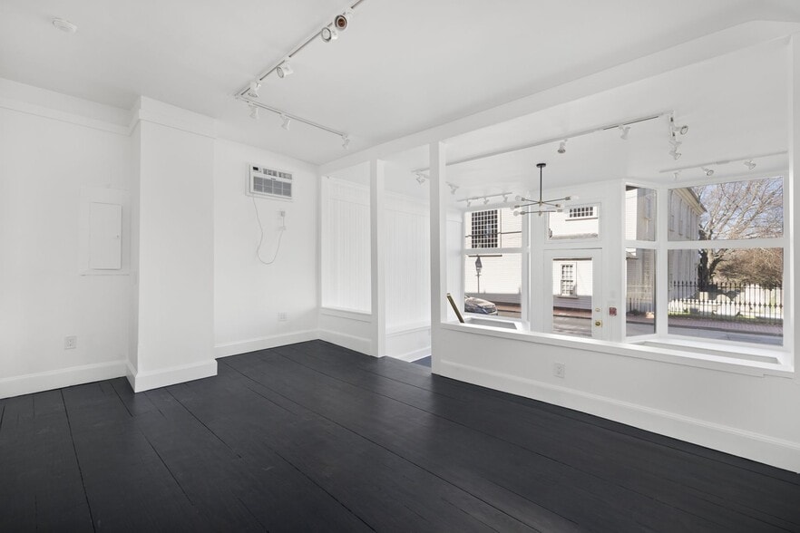 More Photos Of 138 Spring St, Newport Storefront Retail Office For Sale