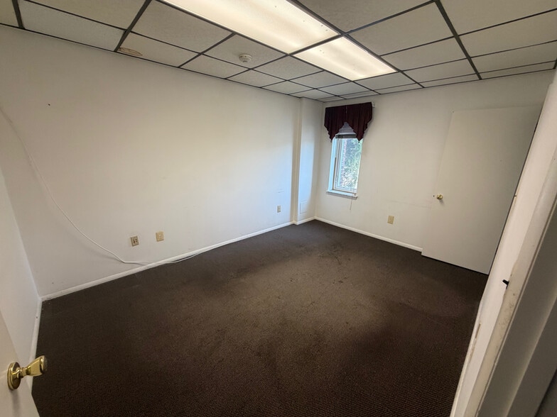 More Photos Of 236-246 N Main St, New City Medical For Lease