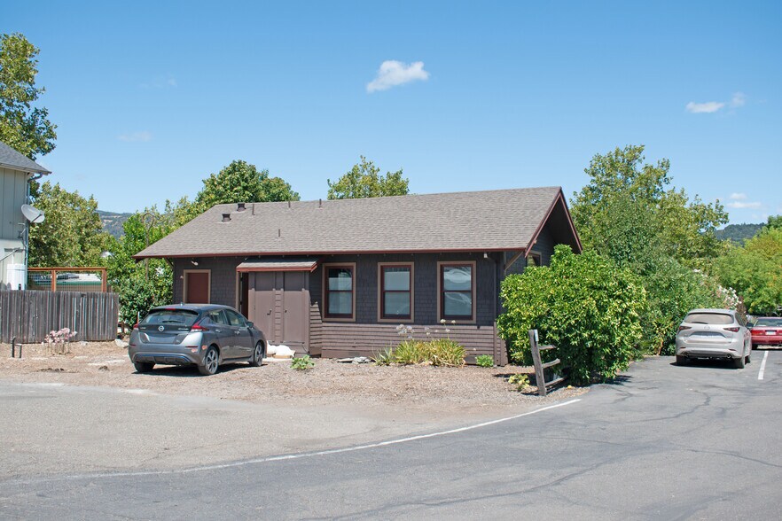 More Photos Of 119 Cloverdale Blvd, Cloverdale General Retail For Sale