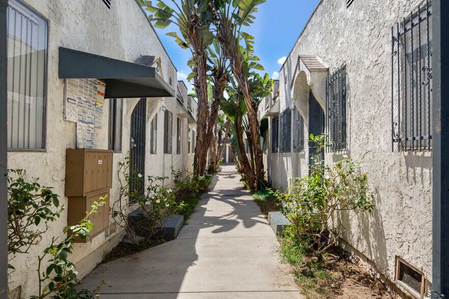 More Photos Of 526-534 W 47th St, Los Angeles Apartments For Sale