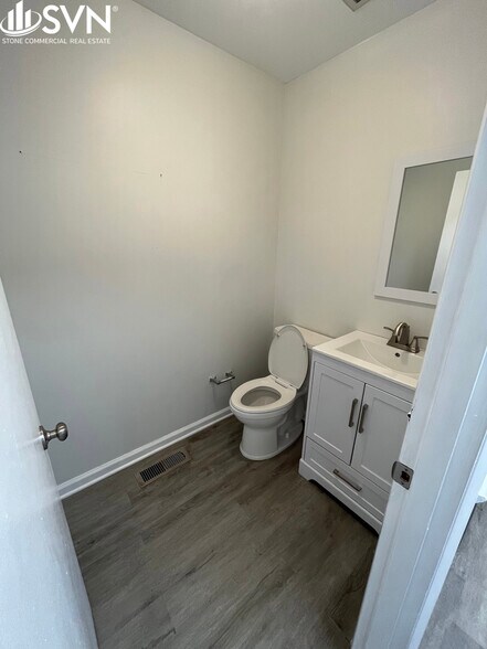 More Photos Of 2134 Nicholasville Rd, Lexington Medical For Sale