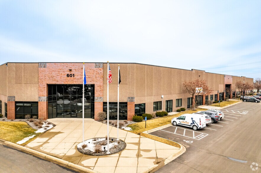 More Photos Of 601 Campus Dr, New Brighton Manufacturing For Lease