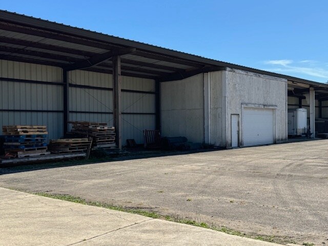 More Photos Of 111 S Lake St, Montgomery Service For Sale