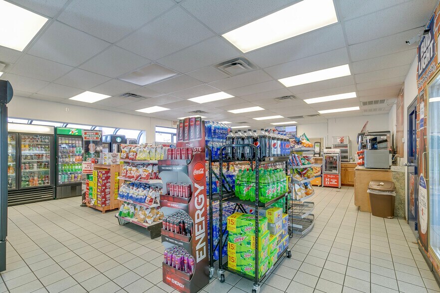 More Photos Of 508 Henslee Dr, Dickson Service Station For Sale