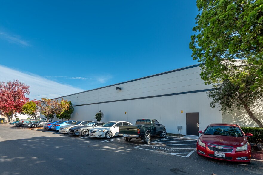 More Photos Of 1741 Fiske Pl, Oxnard Warehouse For Sale
