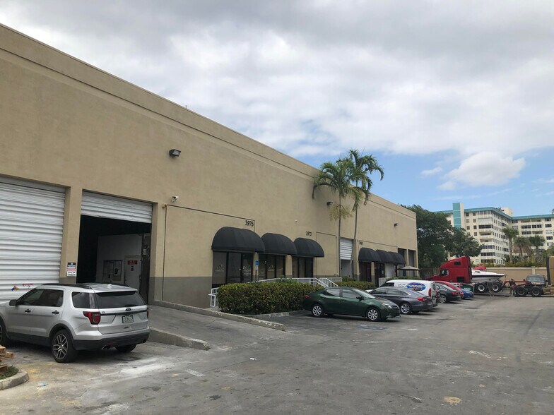 More Photos Of 3989-4011 Pembroke Rd, Hollywood Unknown For Lease