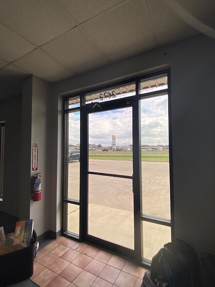 More Photos Of 2670 Highway 35 Byp S, Alvin Office For Lease