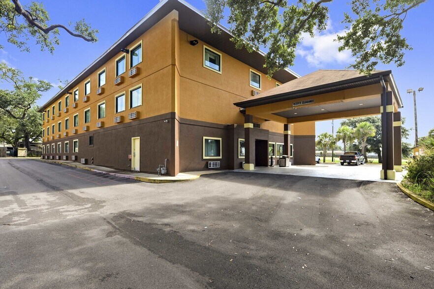 More Photos Of 1768 Beach Blvd, Biloxi Hotel For Sale