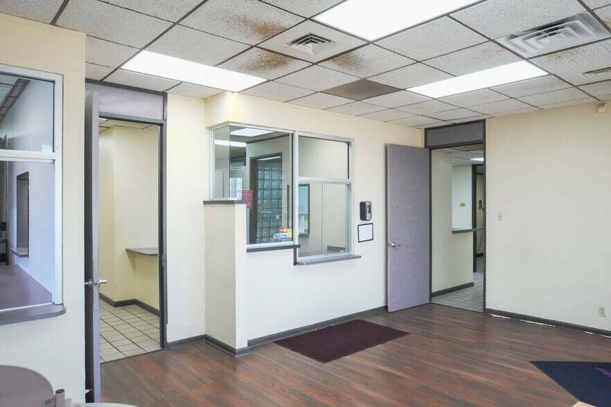 More Photos Of 11559 Leopard St, Corpus Christi Medical For Lease