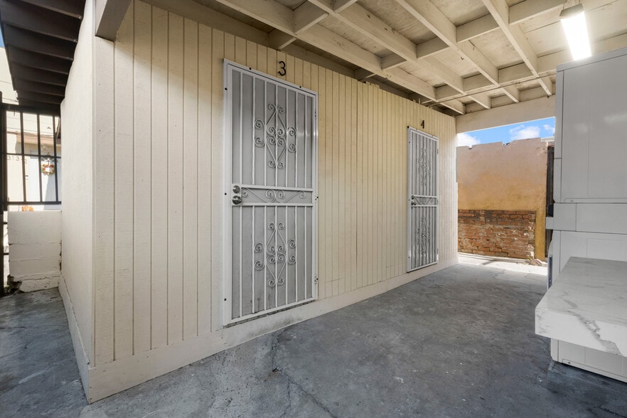 More Photos Of 2313 E 1st St, Los Angeles Storefront Retail Residential For Sale