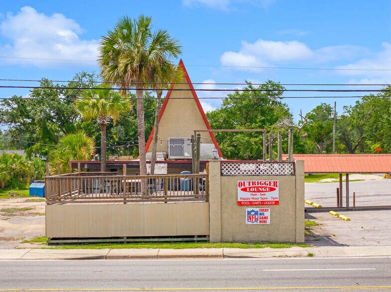 More Photos Of 1623 W 15th St, Panama City Bar For Sale
