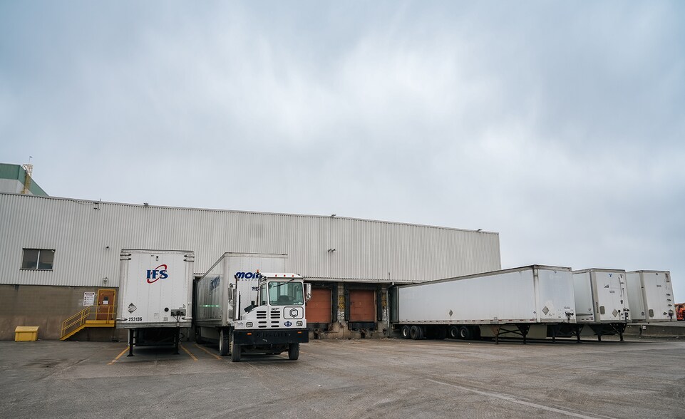 More Photos Of 3363 Davis Rd, Thorold Warehouse For Lease