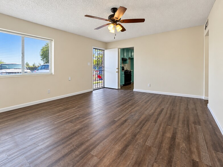 More Photos Of 2528 Security Ave, Bakersfield Apartments For Sale