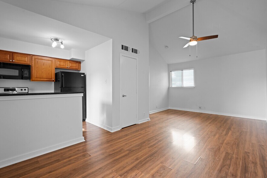 More Photos Of 2526 Durwood St, Austin Apartments For Sale