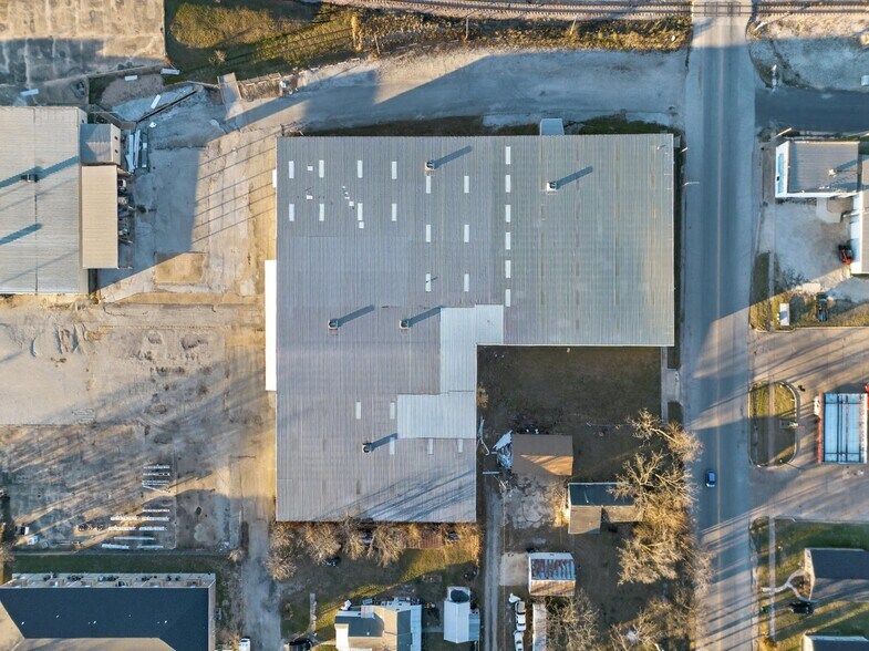 More Photos Of 102 S Main St, Mountain Grove Warehouse For Sale