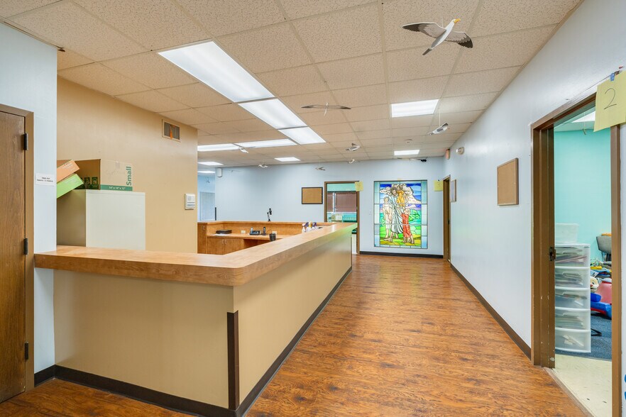 More Photos Of 3170 N McMullen Booth Rd, Clearwater Schools For Lease