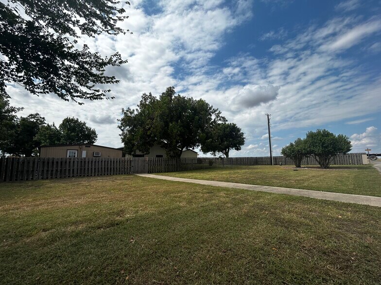 More Photos Of 1810 County Road 374, Taylor Land For Lease