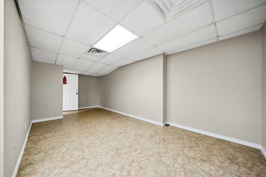 More Photos Of 8400 S US Highway 79, Palestine Office Residential For Sale