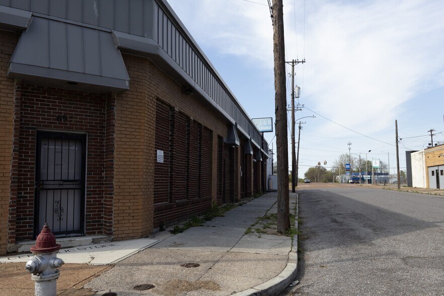 More Photos Of 681 Polk Ave, Memphis Bar For Sale