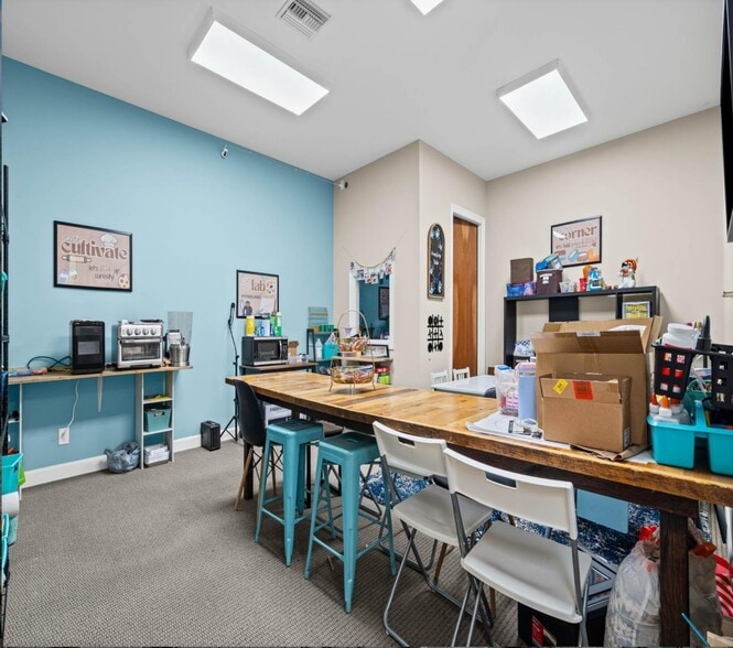 More Photos Of 2344 Schillinger Rd S, Mobile Medical For Lease