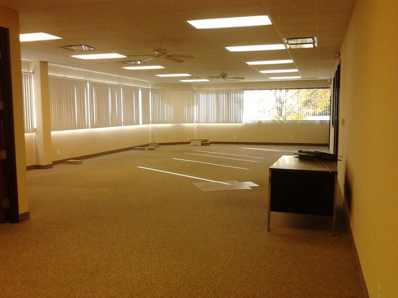 More Photos Of 5402 Gateway Ctr, Flint Office Residential For Lease