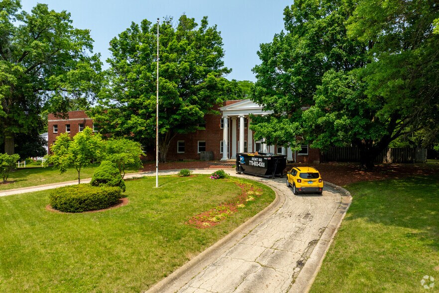 More Photos Of 4149 Safford Rd, Rockford Specialty For Sale