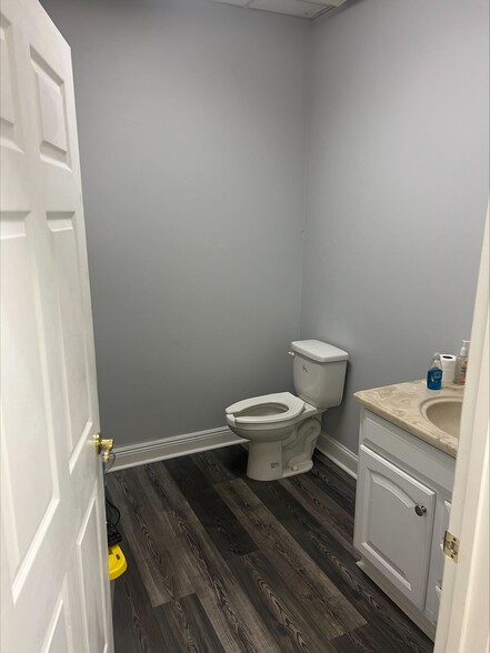 More Photos Of 4770 Shelfer Rd, Tallahassee Warehouse For Sale