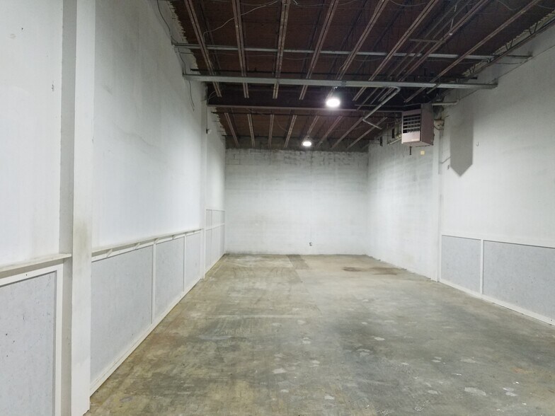 More Photos Of 18775 N Frederick Rd, Gaithersburg Warehouse For Lease