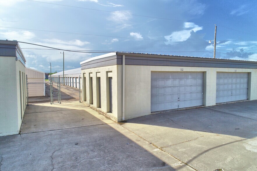 More Photos Of 5849 Holly Rd, Corpus Christi Self Storage For Sale