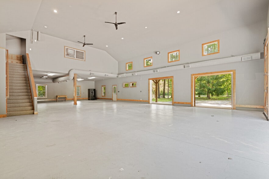 More Photos Of 5455 Plantation Rd, Sunbury Lodge Meeting Hall For Sale