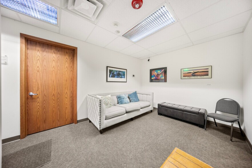 More Photos Of 5413 Walnut Ave, Downers Grove Office For Lease