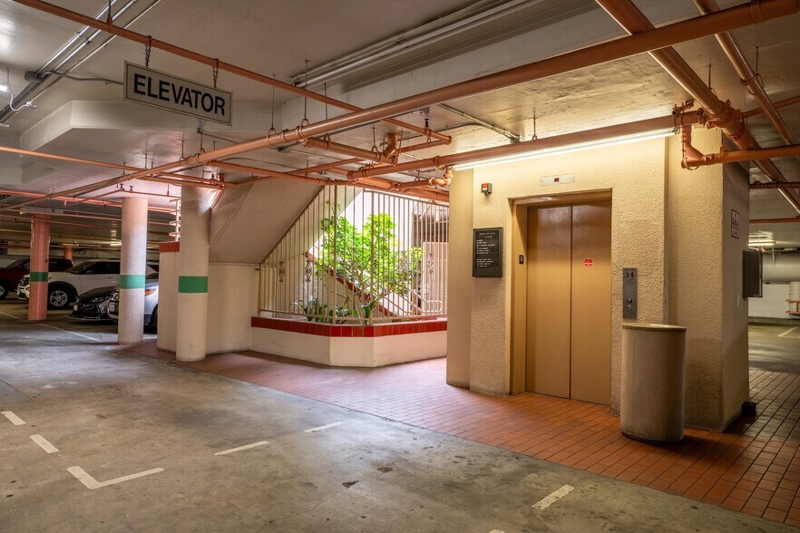 More Photos Of 8950 W Olympic Blvd, Beverly Hills Storefront Retail Office For Sale