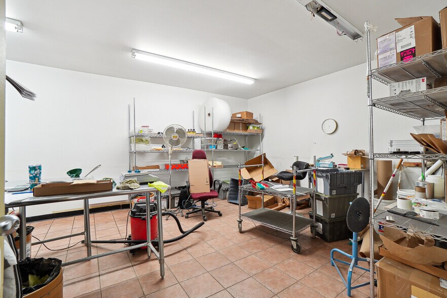 More Photos Of 717 St Saint-Pierre S, Joliette Manufacturing For Lease