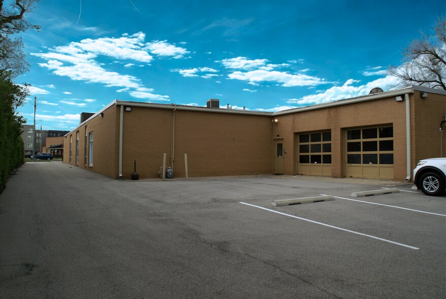 More Photos Of 2730 E 62nd St, Indianapolis Office For Sale