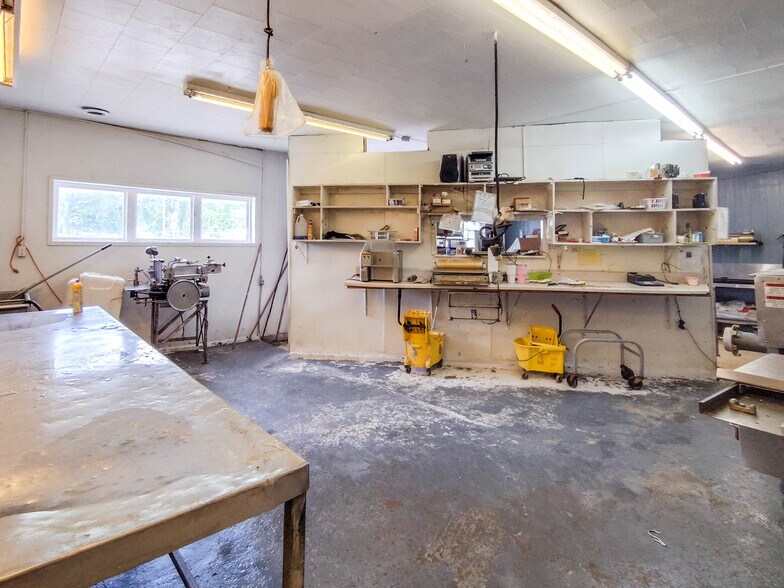 More Photos Of 445 W Maple St, Slater General Retail For Sale